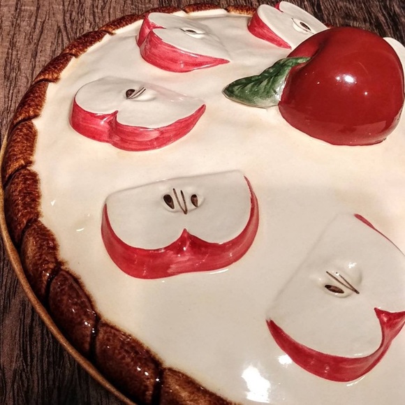 Apple Pie-shaped Pie Keep - Picture 2 of 7